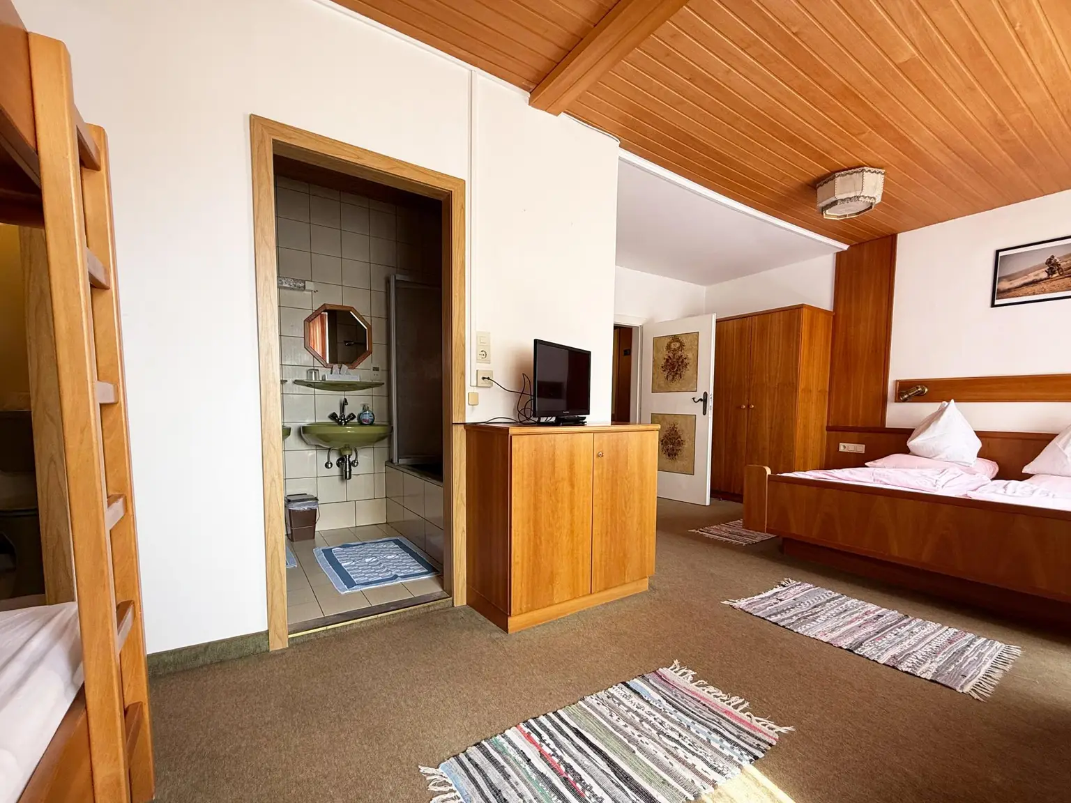 Überregional bekanntes Motorradhotel im südlichen Waldviertel sucht neue Eigentümer!