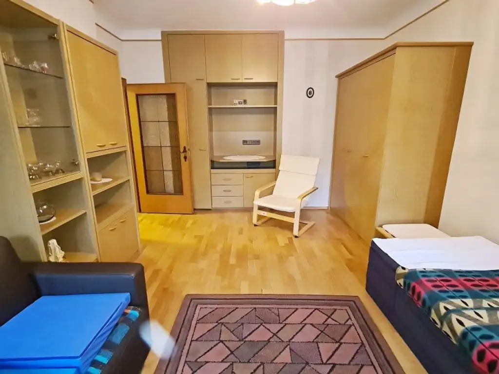 FAMILIENHIT, ENKPLATZ, gepflegte 113 m2 Neubau mit Loggia, 4 Zimmer, Küche, 2 Bäder, teilmöbliert, 3. Liftstock, U3-Nähe