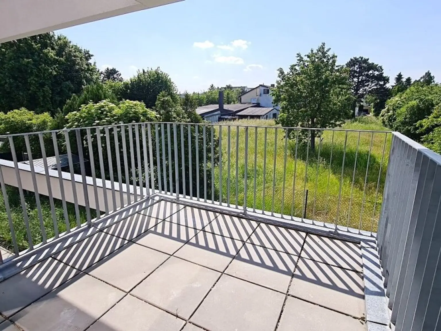 NEUBAU-RENDITEOBJEKT IM GRÜNEN, freier Mietzins, 10 Wohneinheiten mit Freiflächen, 5 Stellplätze, 748 m2 Grundstück, Aspern, U2-Nähe