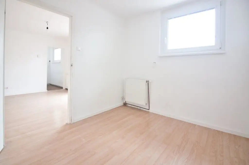 Toll geschnittene, helle 2-Zimmer-Wohnung mit viel Potential | riesige Terrasse | separierte Küche