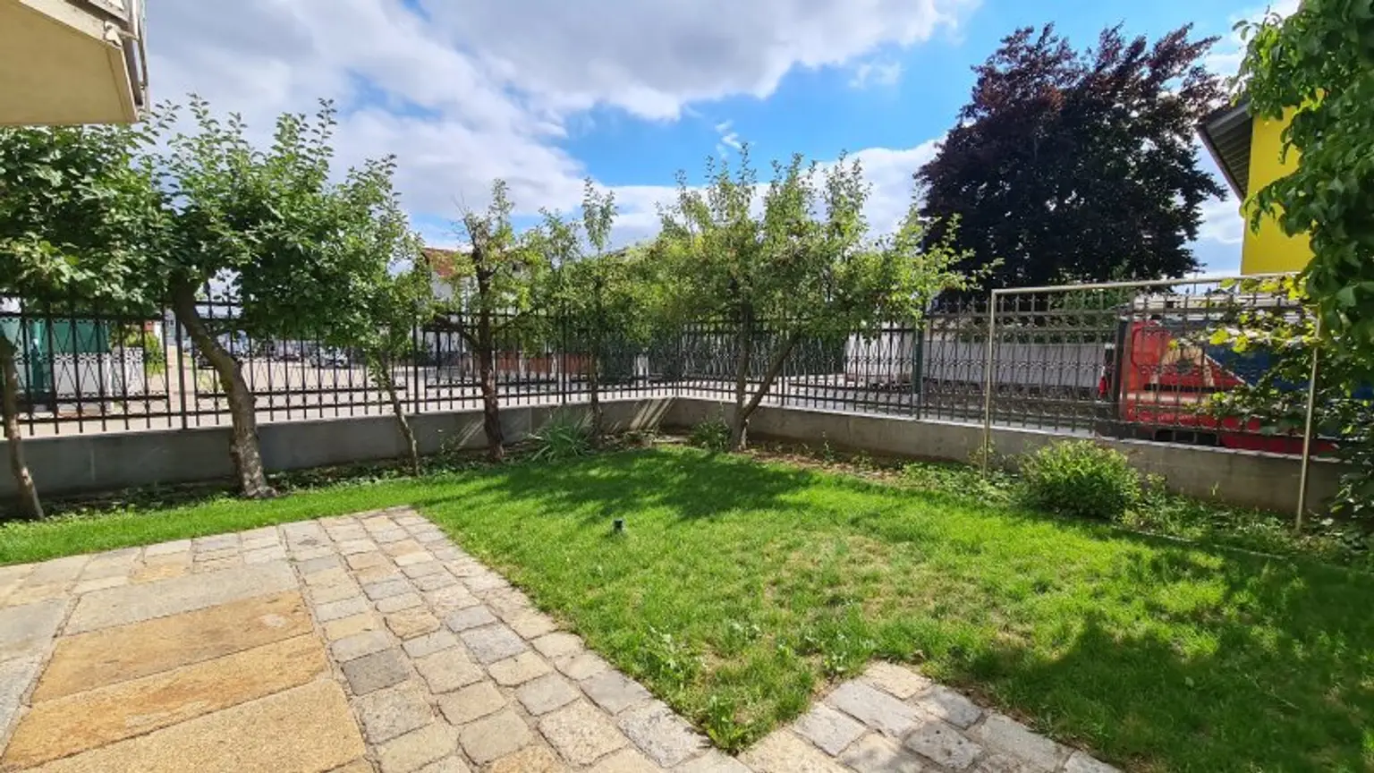 Sehr ruhige Siedlungslage - Gartenwohnung mit Garage in sehr gepflegten Haus