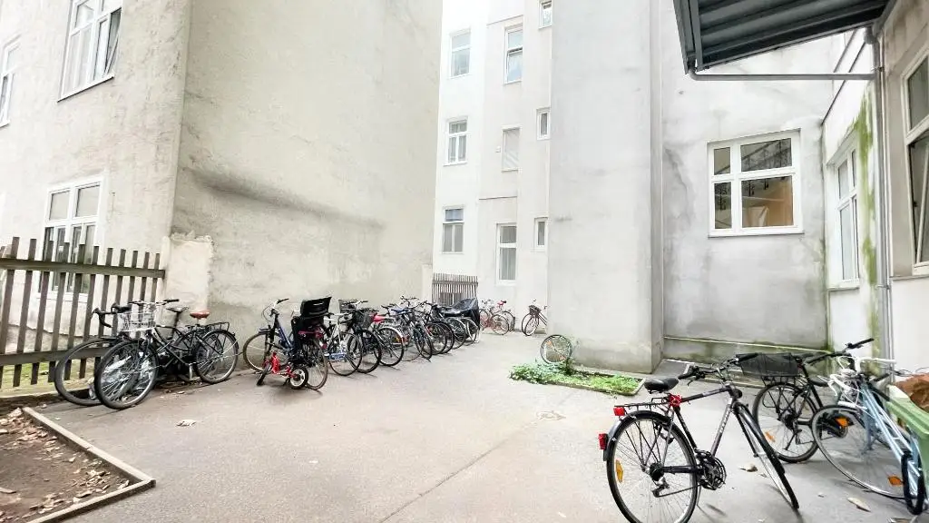 3 Zimmer mit Balkon, komplett neues Bad und WC