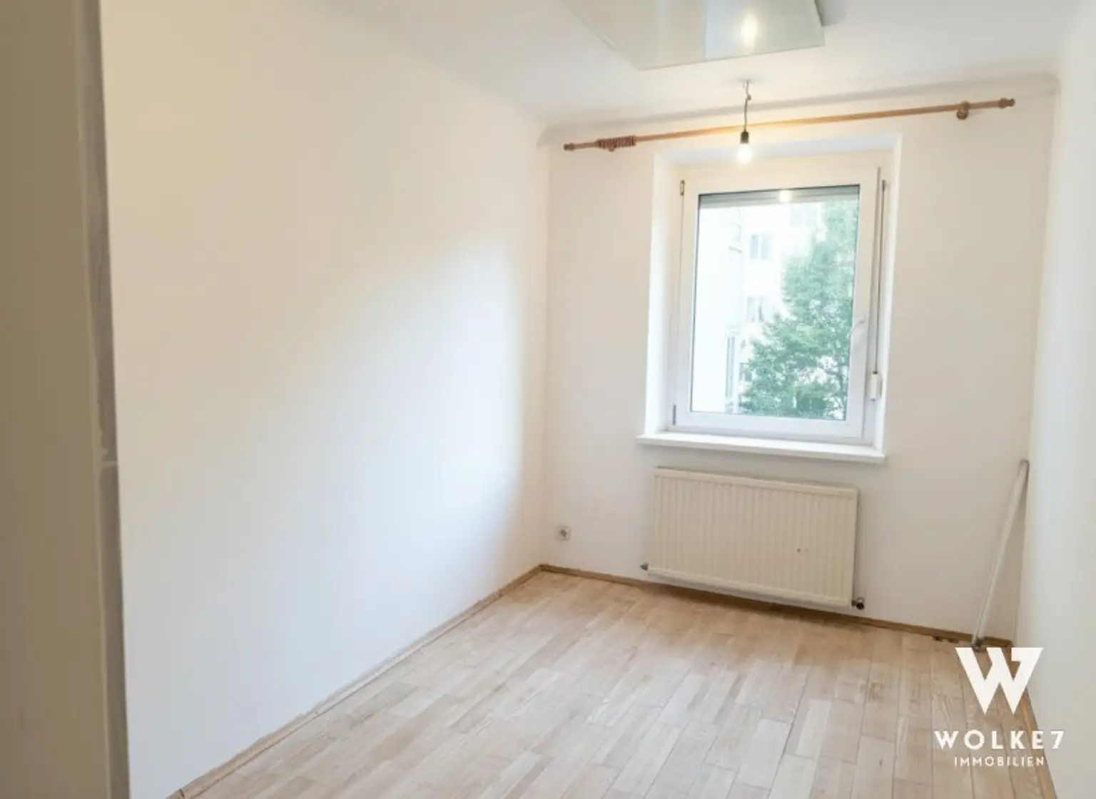 Großzügige 4,5-Zimmerwohnung mit separater Küche und Balkon in den Innenhof! | Beste Lage in 1140 Wien