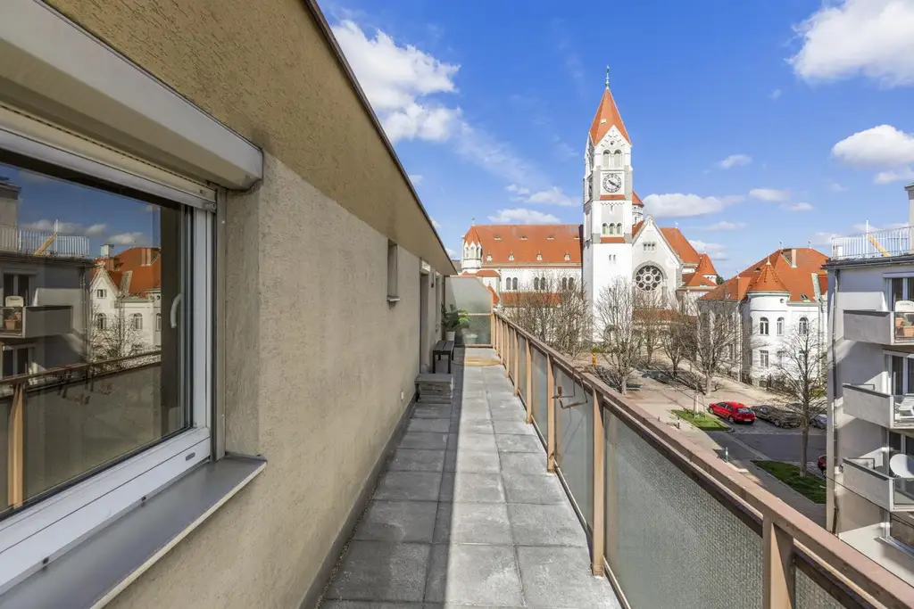 In Kürze frei. 3 Zimmer + Kabinett und 2 große Dachterrassen. Alles wie neu...!!!