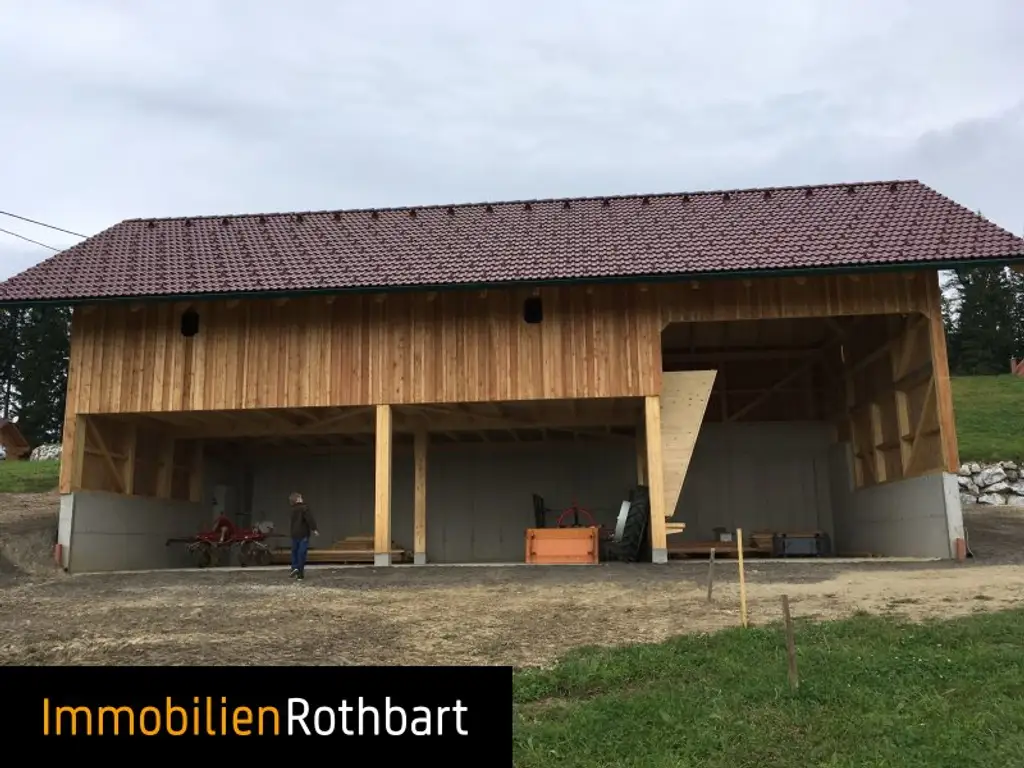 Neuwertiger Bauernhof in sonniger Lage