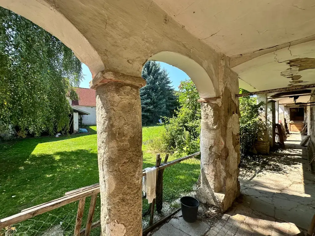 Sanierungsbedürftiger Bauernhof mit großem Grundstück, Stallungen und Stadl – ländlicher Charme mit viel Potential!