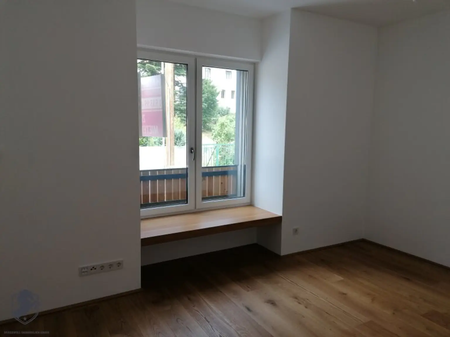Moderne Etagenwohnung mit Terrasse und Stellplatz in 1140 Wien