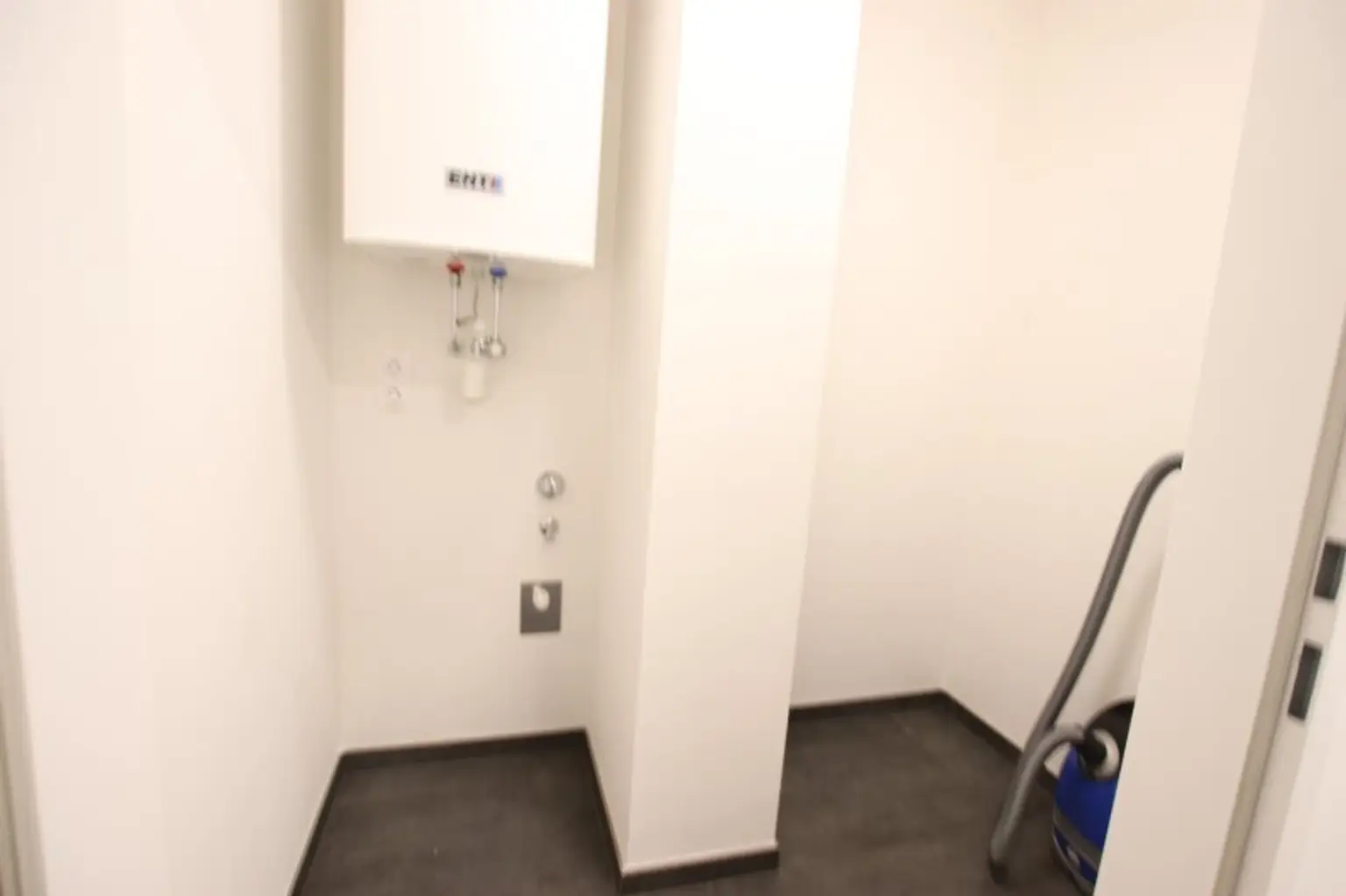 Neuwertige, teilmöblierte 2 Zimmer Penthousewohnung mit Terrasse und Carport in Klagenfurt