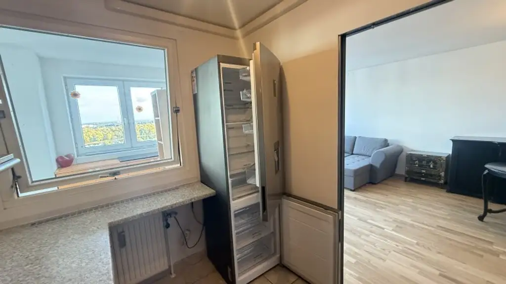 Teilmöblierte 3 Zimmer mit Klima und verglaster Loggia ***** spektakulärer Weitblick + optionaler Garagenstellplatz *****