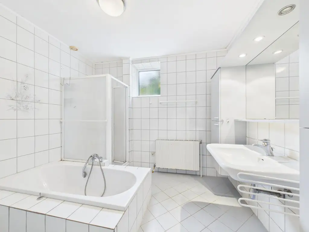 Großzügiges Wohnhaus oder Anlageobjekt