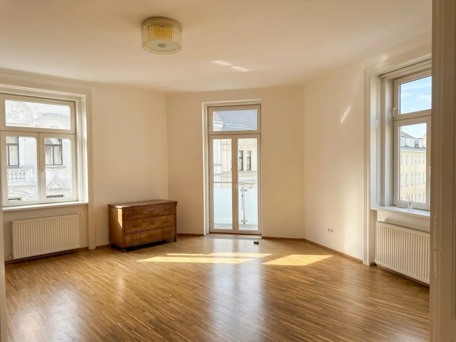 Endlich Eigentum - Familienwohnung mit kleinem Balkon in U6-Nähe