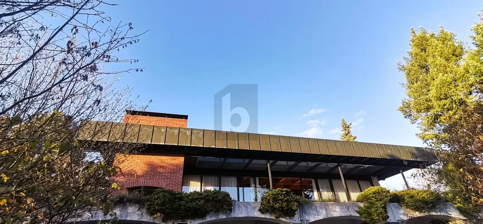 VOM LUXUS REPRÄSENTATIVEN LEBENS - GEFÜHLTE ALLEINLAGE