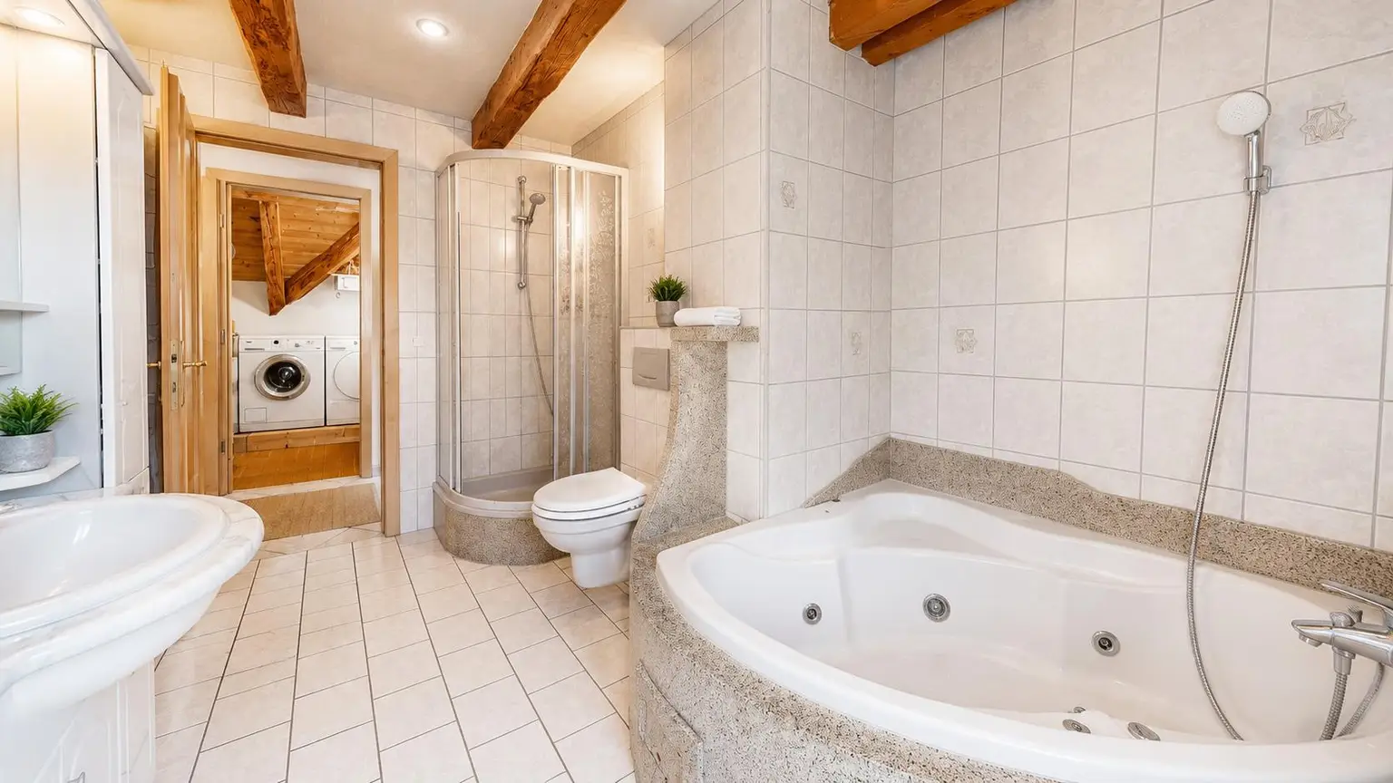 Pfunds - Wohnung - UG Badezimmer
