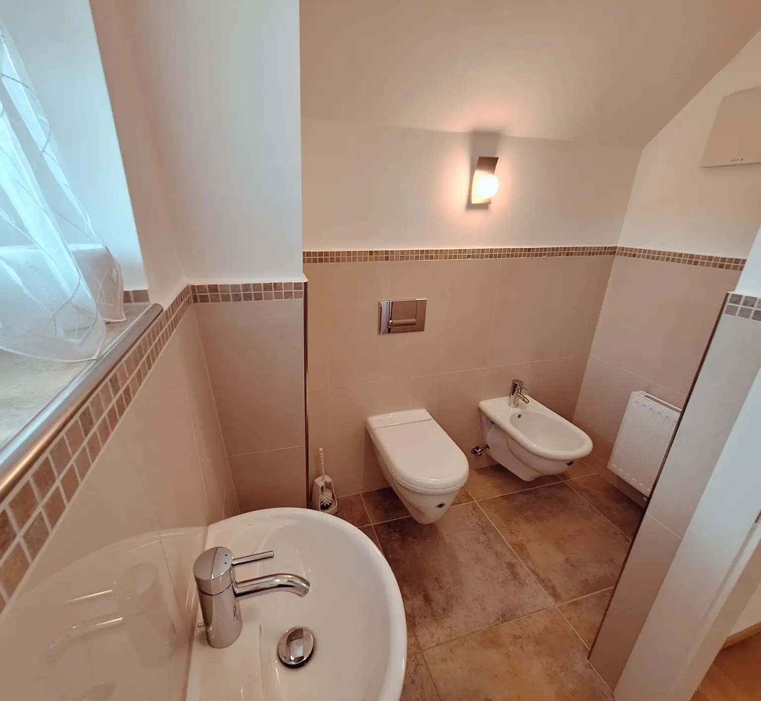 VILLA IN HAINFELD - WOHNEN UND ARBEITEN MÖGLICH
