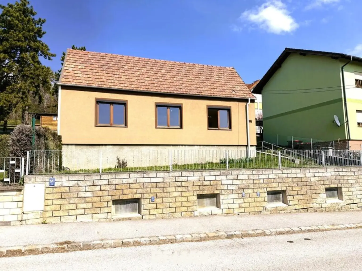 3 Wohnhaus Straße