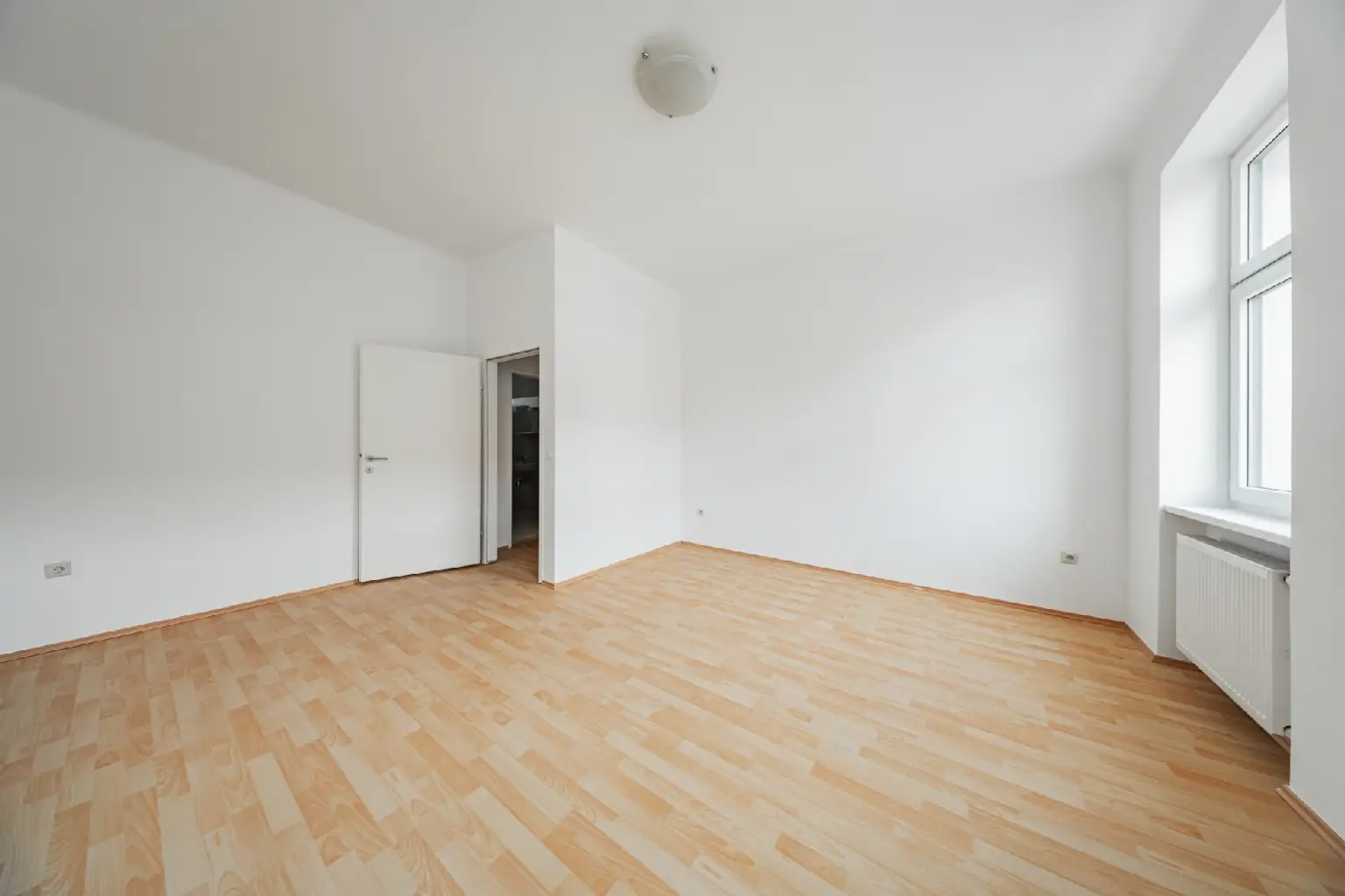 Stilvolle 3-Zimmer-Wohnung mit Einbauküche und sonniger Westausrichtung!
