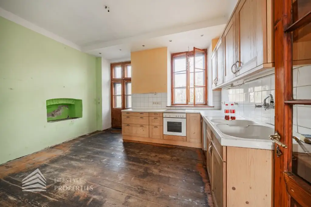 Exklusives Baugrundstück in einzigartiger Lage mit Einreichplanung!