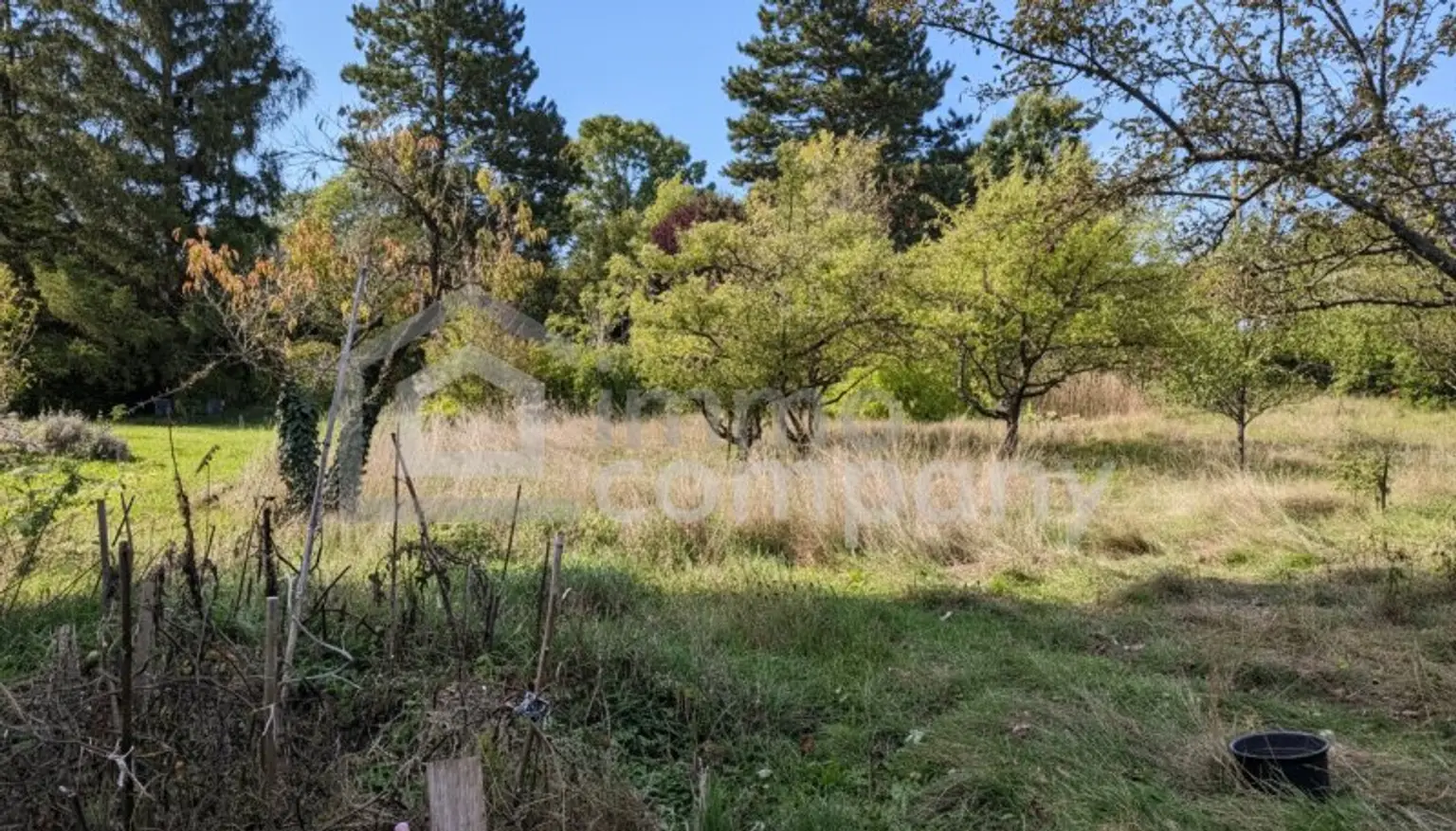 🌿 Wunderschönes Grundstück in bester Lage – vielseitig bebaubar mit zwei Wohneinheiten