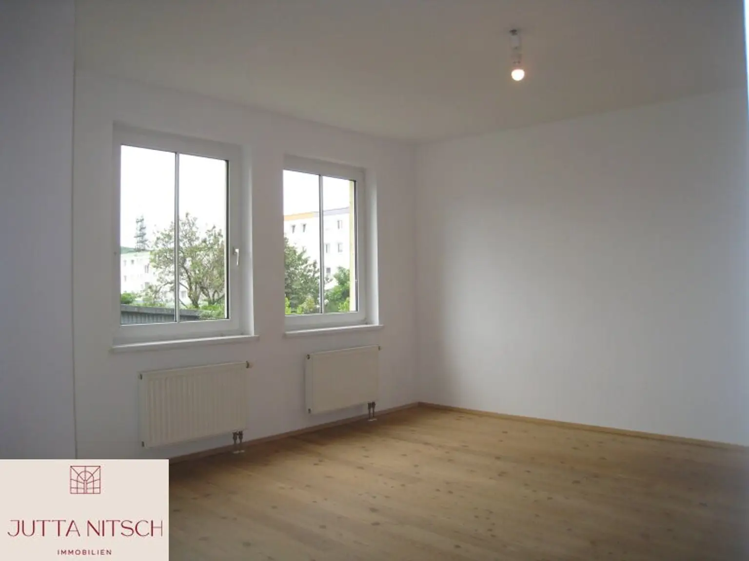 Gut geschnittene 3-Zimmerwohnung mit Loggia und Parkplatz - Wiener Neudorf