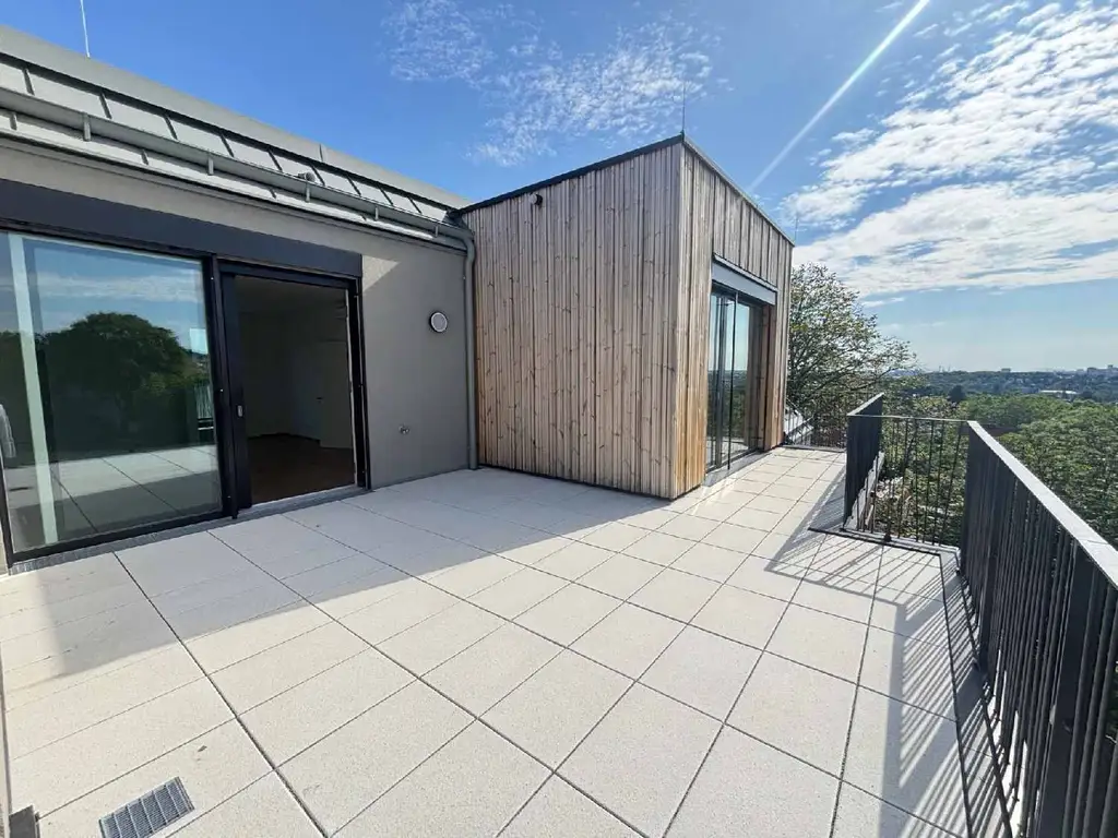 STOCK IM WEG - "Erstbezug mit Stil - 4 Zimmer mit Südterrasse, Fitness & Garage"