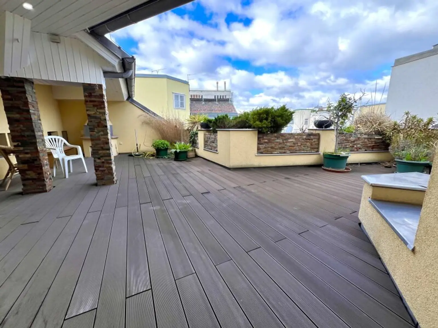 Hier bleiben keine Wünsche offen - Exklusive Maisonette mit 44m² Terrasse nahe Naschmarkt zu mieten!