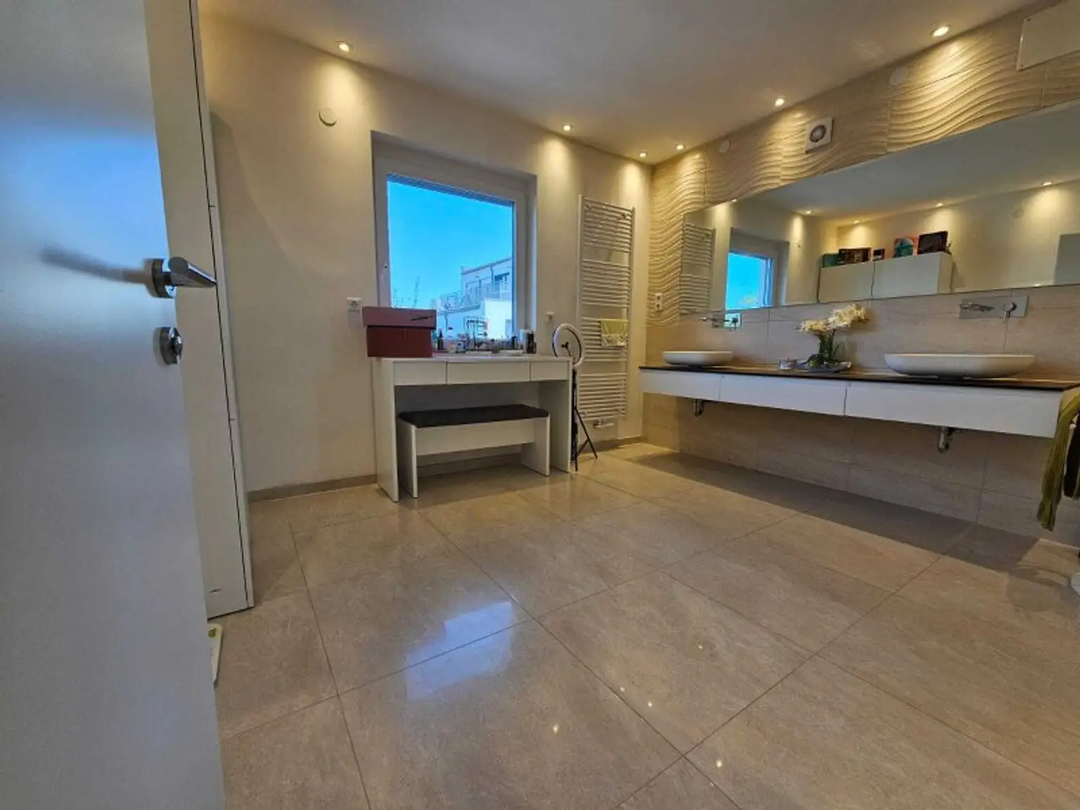 Einfamilienhaus mit hochwertiger Ausstattung | Wintergarten, Pool und ca. 1600m² Eigengrund!