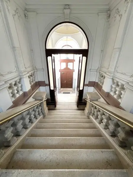 Hier bleiben keine Wünsche offen - Exklusive Maisonette mit 44m² Terrasse nahe Naschmarkt zu mieten!