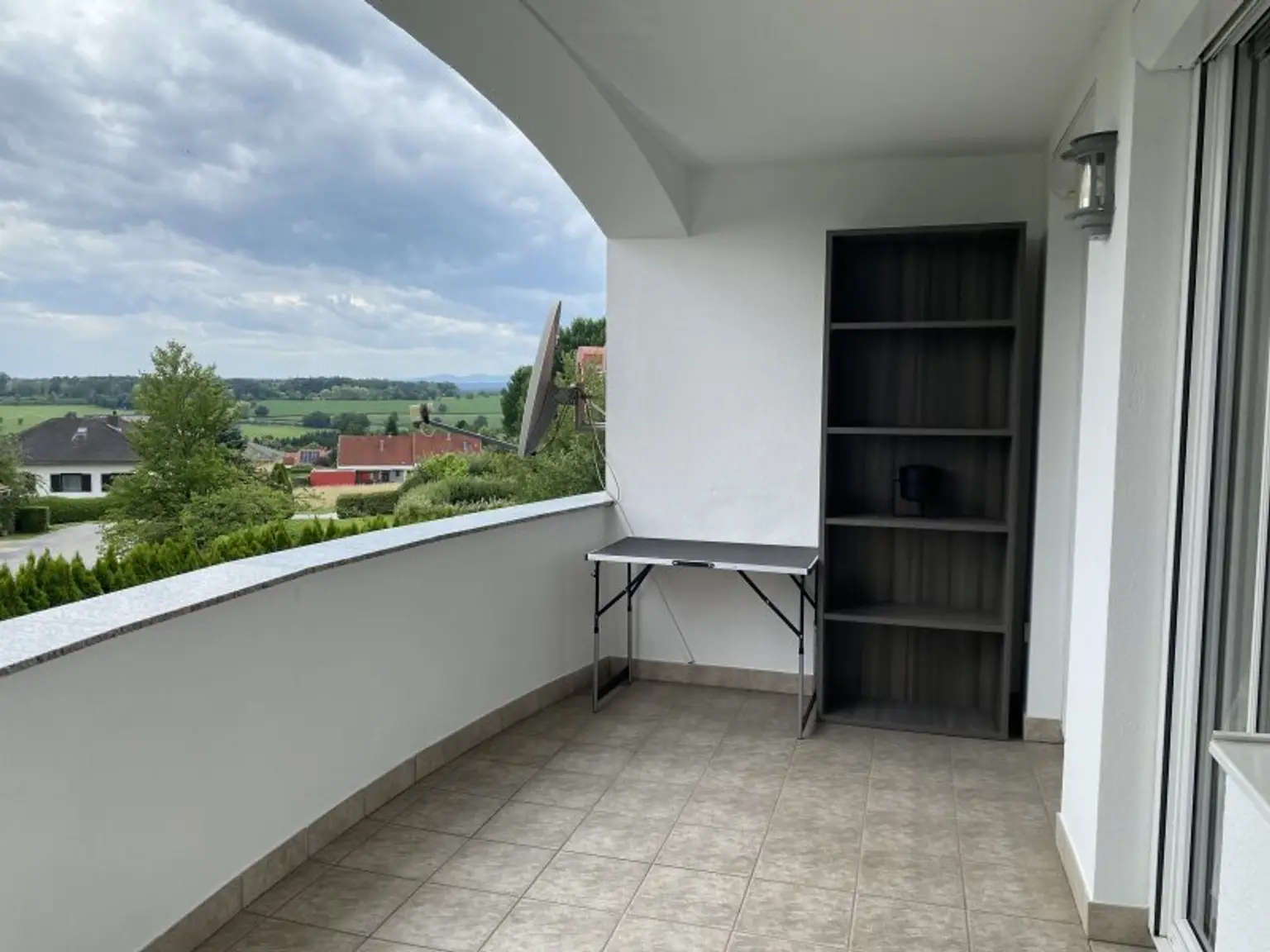 Helle, sehr gepflegte Mietwohnung in ruhiger Aussichtslage