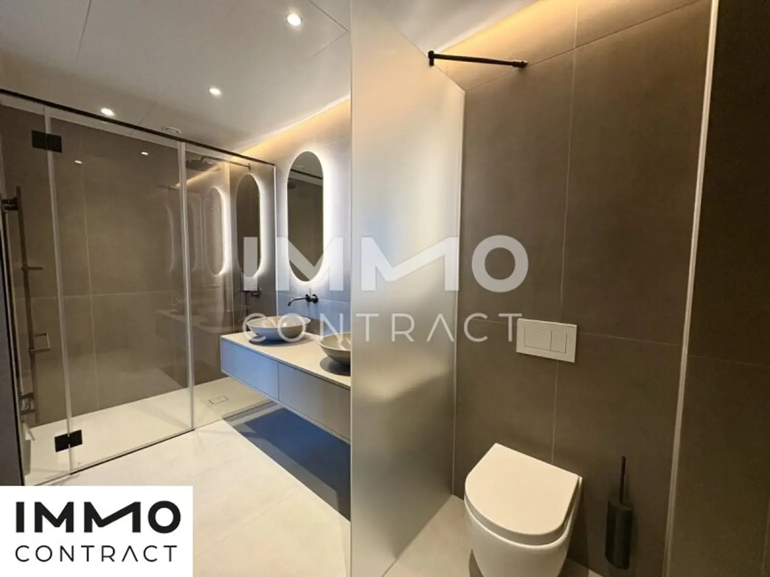 Badezimmer mit Dusche, WC