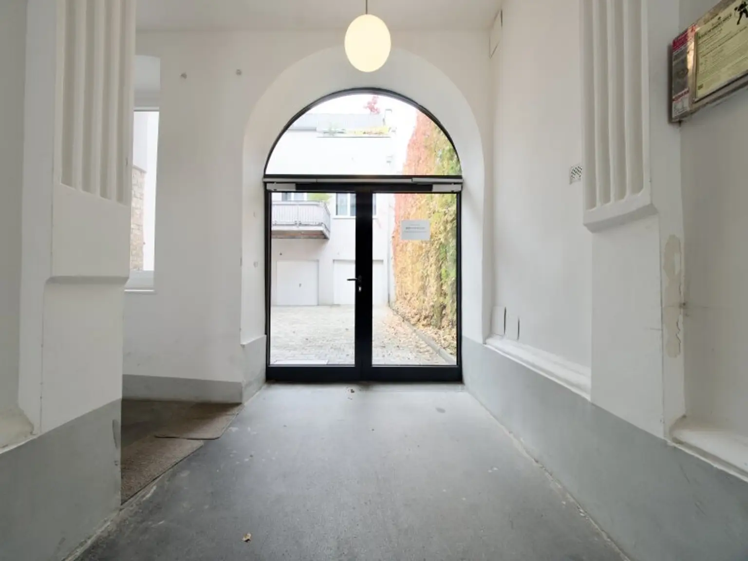 Hideaway im Innenhof - Großartige, vollmöblierte 2-Zimmer-Wohnung in klassischem Gründerzeithaus in U-Bahn-Nähe