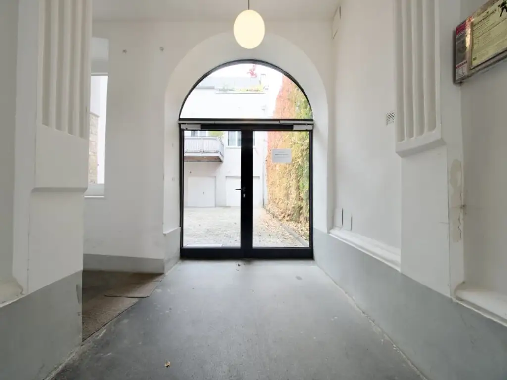 Hideaway im Innenhof - Großartige, vollmöblierte 2-Zimmer-Wohnung in klassischem Gründerzeithaus in U-Bahn-Nähe