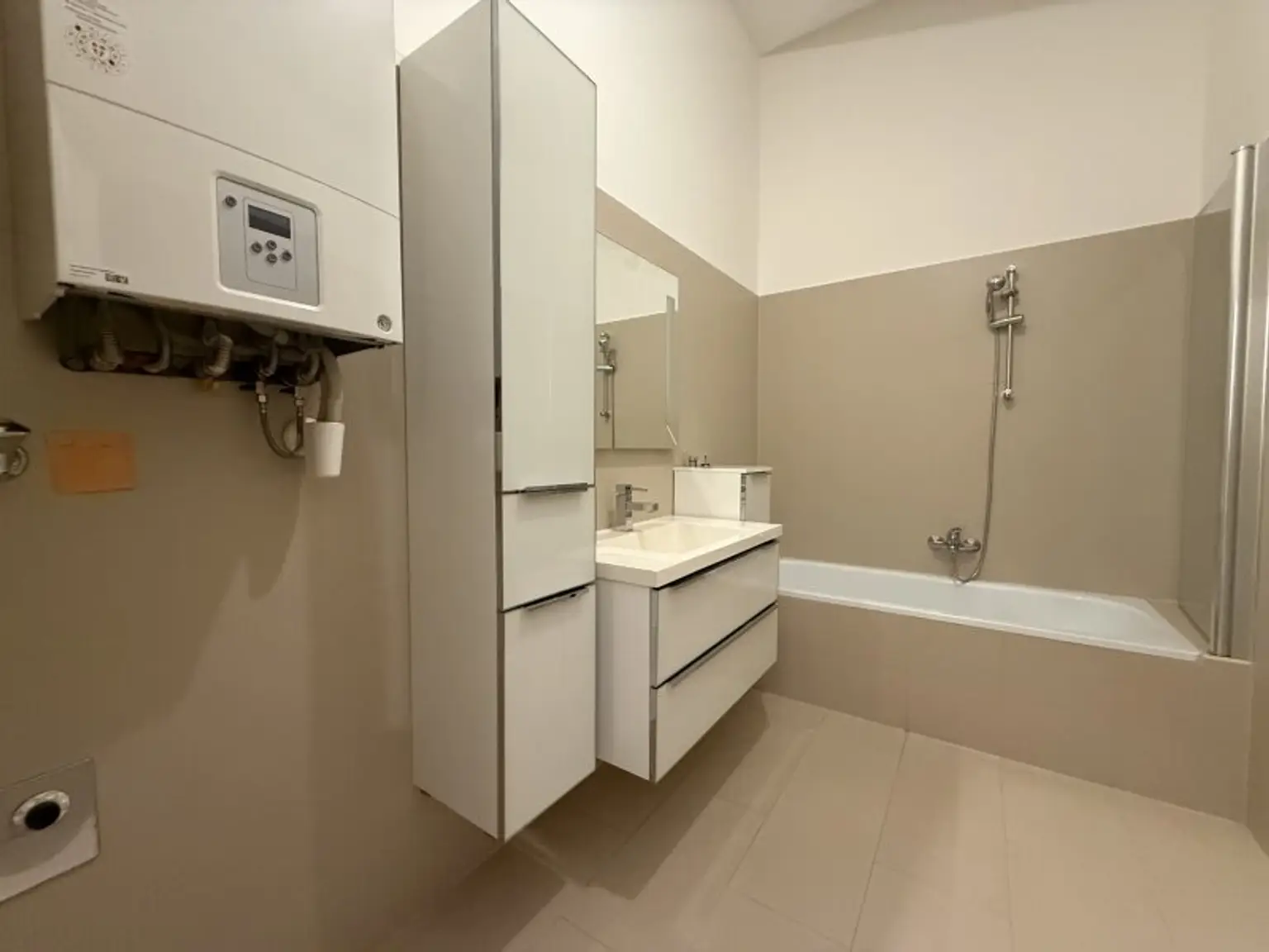 Großzügige 2-Zimmer Wohnung nahe U1 Keplerplatz in ruhiger Lage zu vermieten!