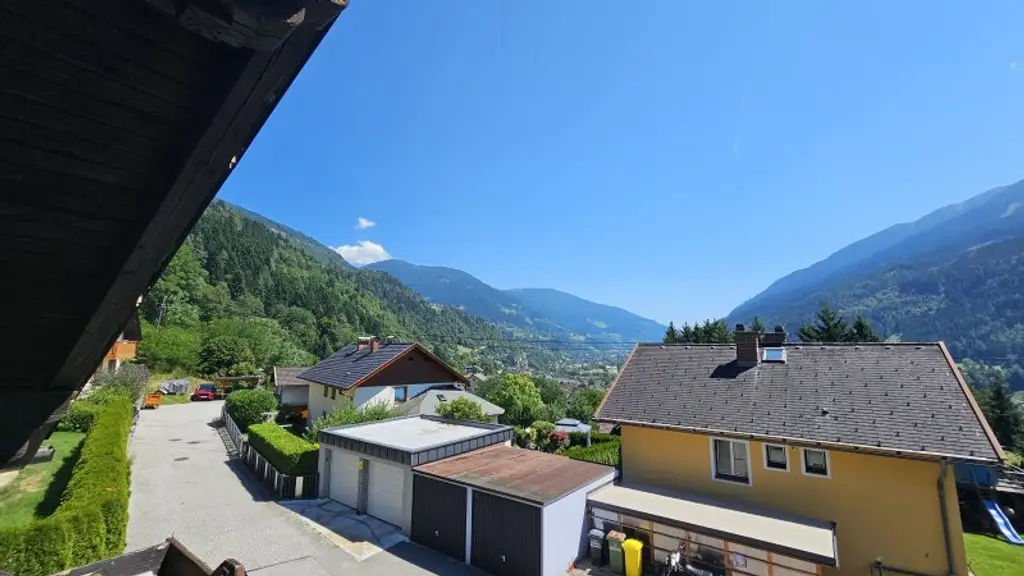 Charmantes Sanierungsobjekt in Radenthein: 5 Zimmer, Balkon und viel Potenzial!