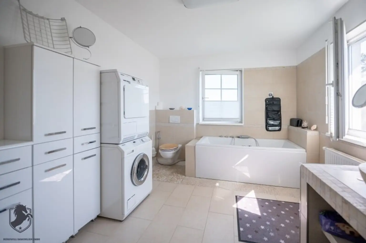 Exklusives Niedrigenergie-Einfamilienhaus mit Vollkeller auf 1.008 m² Grundstück in ruhiger Bestlage von Pixendorf