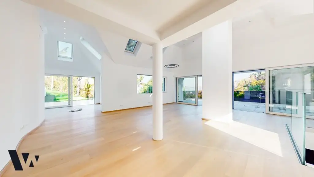 EINZIGARTIGE VILLA MIT INFINITY-POOL & BLICK ÜBER DIE DONAU