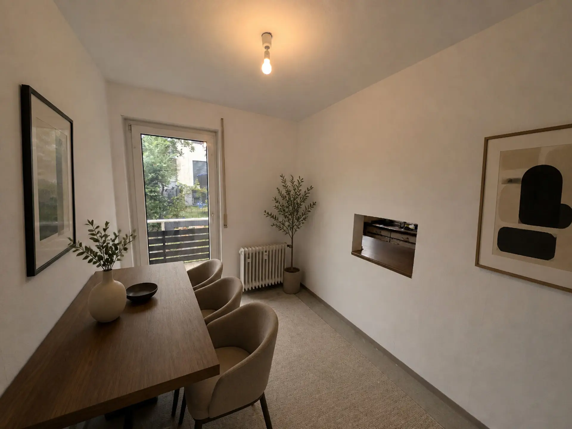 Esszimmer möbliert