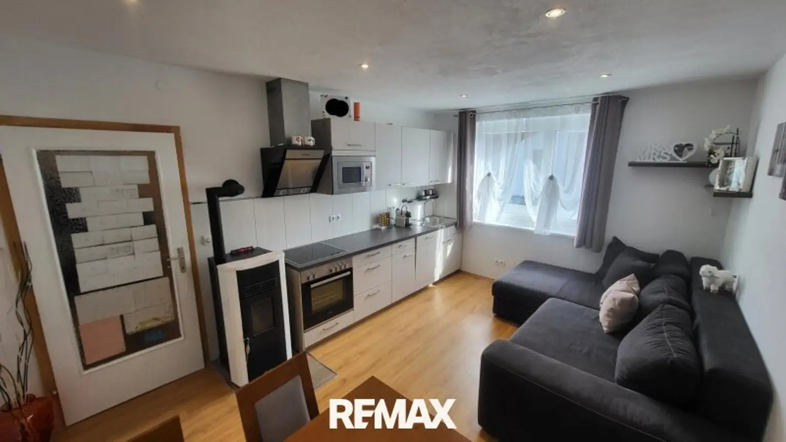 Küche mit Wohn-Essbereich