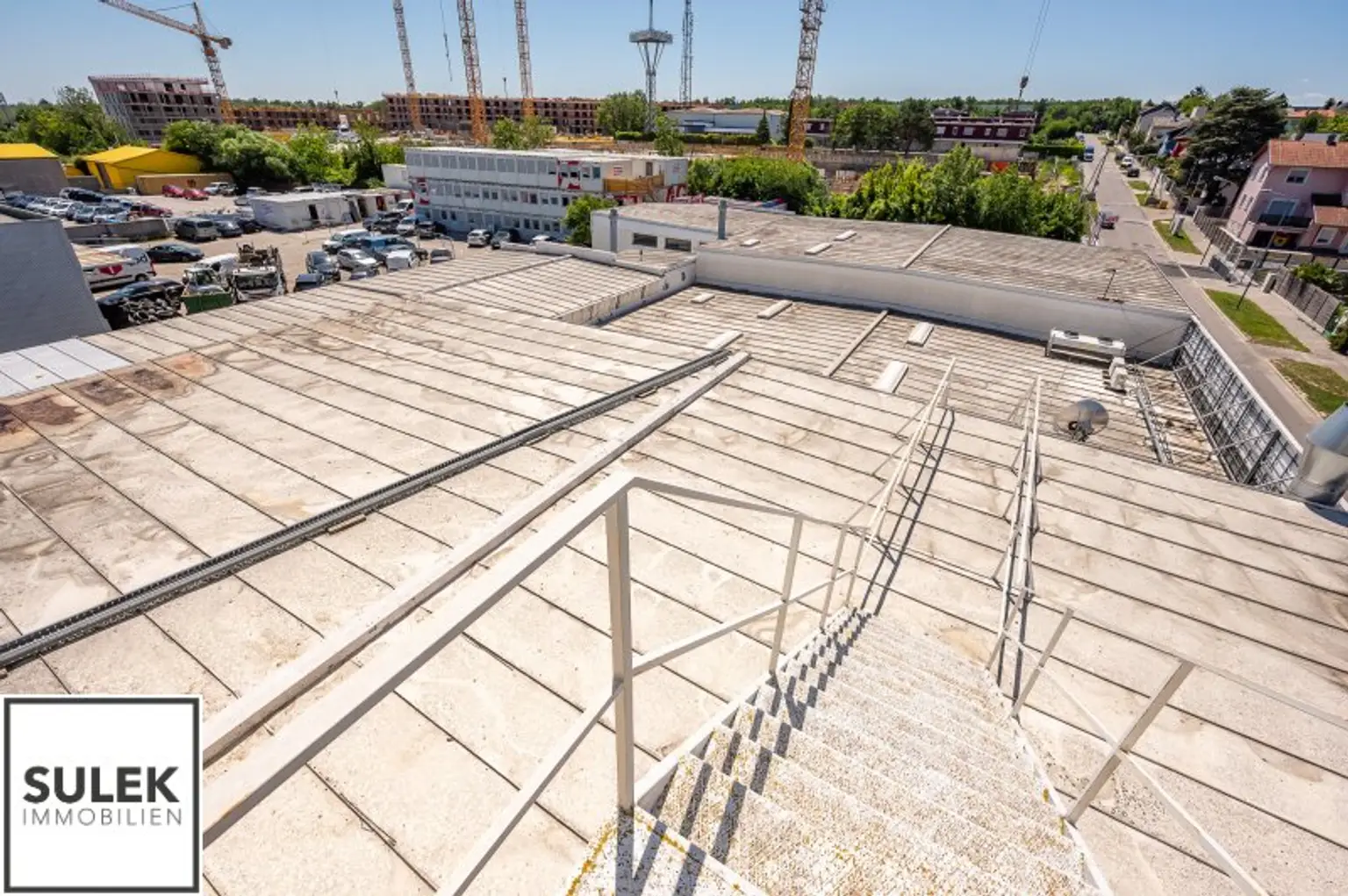 Grundstück mit vier Baukörpern - Büro-, Geschäfts- und Gewerbegebäude inkl. Parkplätzen in Vösendorf