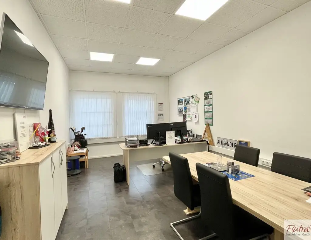 Attraktives Renditeobjekt: Wohn- und Geschäftshaus in Buchkirchen mit Garten und Pool!