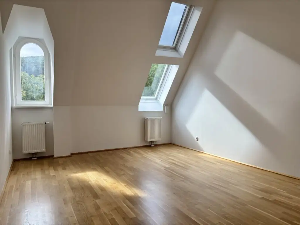 Dachgeschoss-Turm-Wohnung mit 5 Meter Raumhöhe | ca. 2.000 m² Garten zur allgemeinen Nutzung I freie Mietzinsbildung I