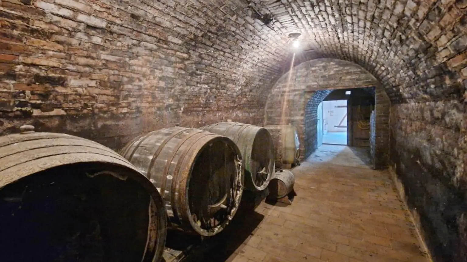 Weinkeller in Wagram - zu den Weinbergen des Unteren Traisentals