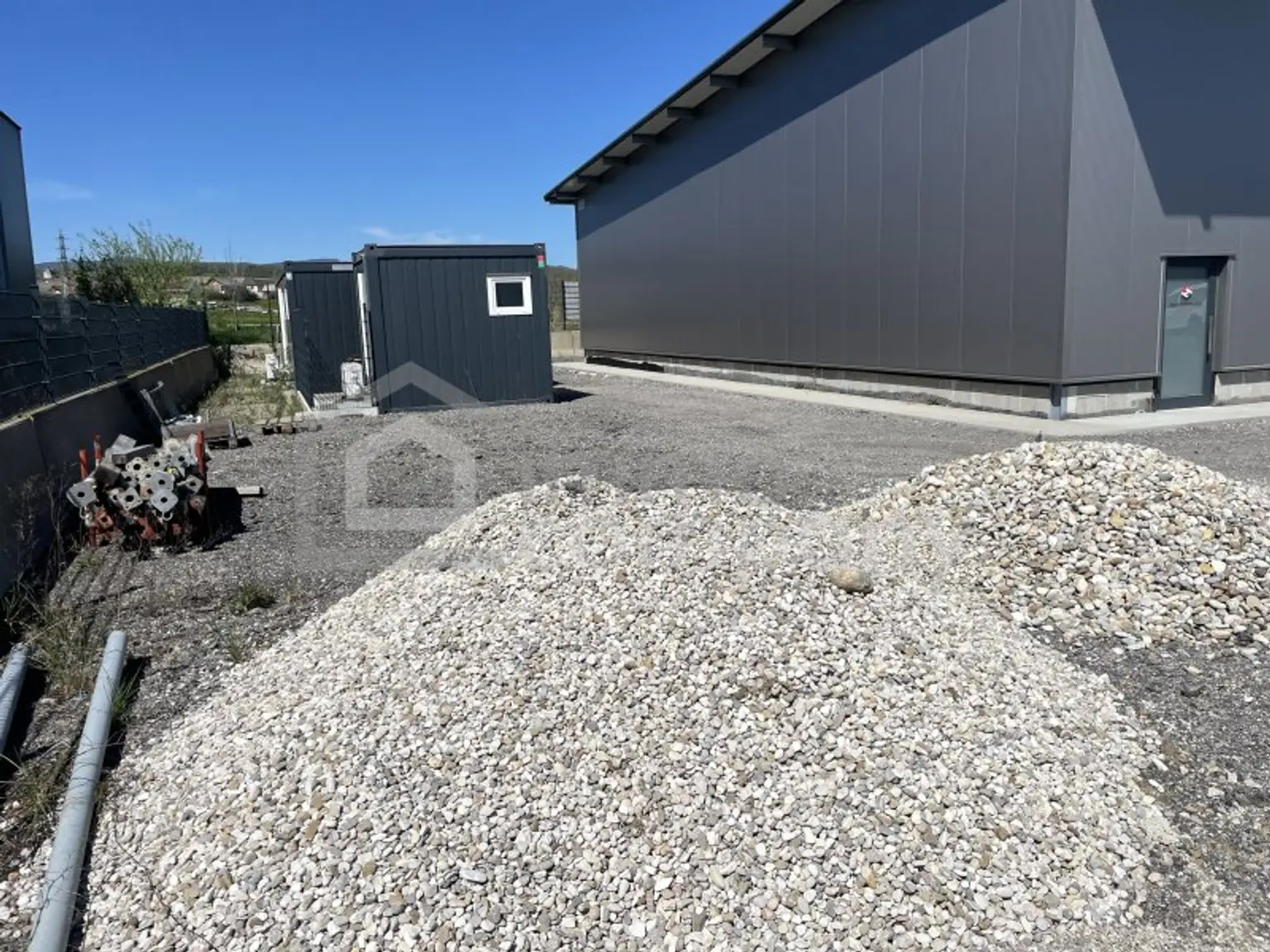 Freifläche Blick WC - Container, Bürocontainer