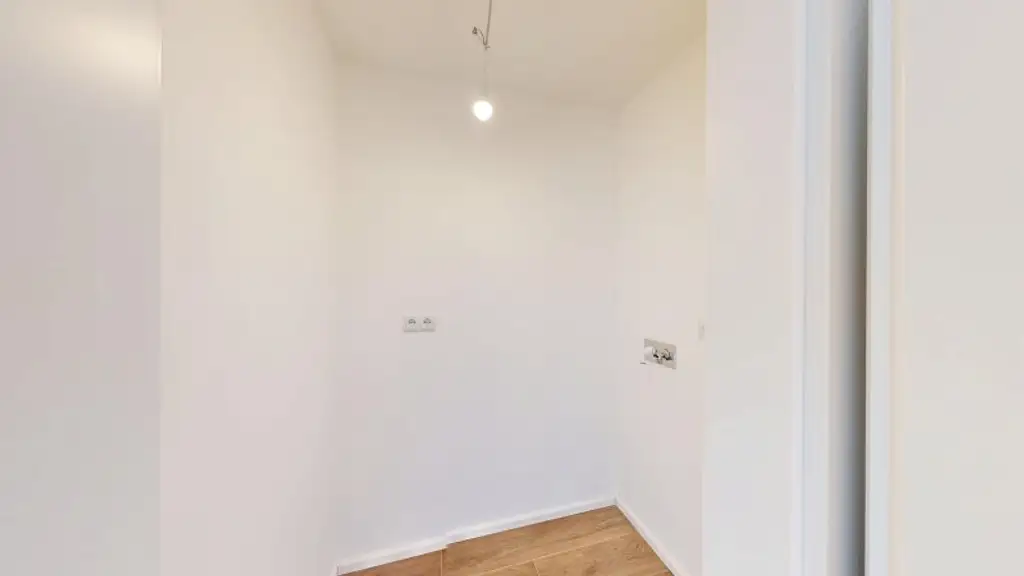 Moderne 2-Zimmer Dachgeschosswohnung | Terrasse | Klimaanlage | Nähe Café Hummel | Erstbezug
