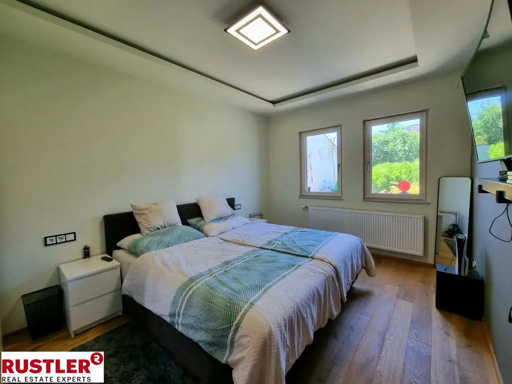 Großzügiges Einfamilienhaus mit separater Wohneinheit  & Pool