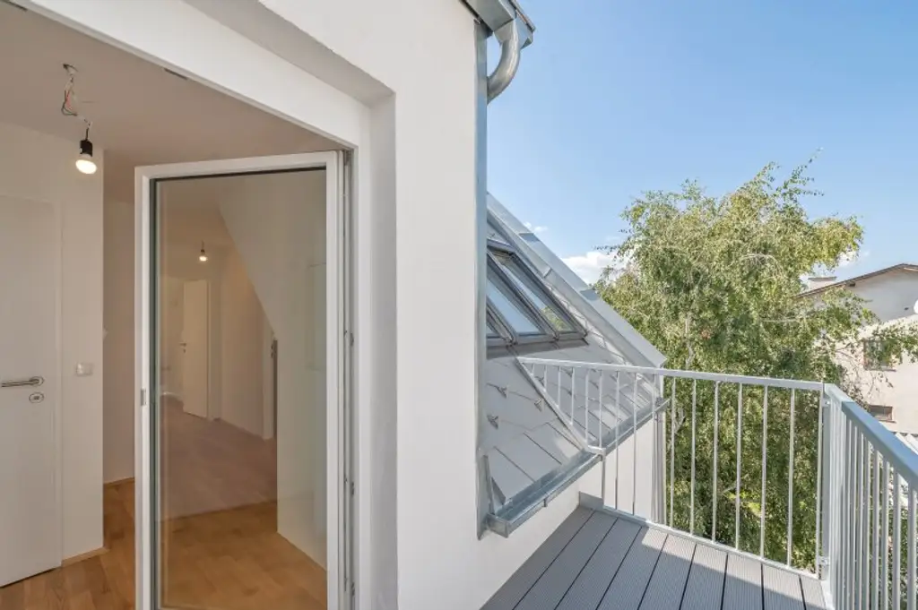 ++NEU++ Hochwertige 2-Zimmer DG-Wohnung mit zwei Balkonen, Ruhelage im Hof!