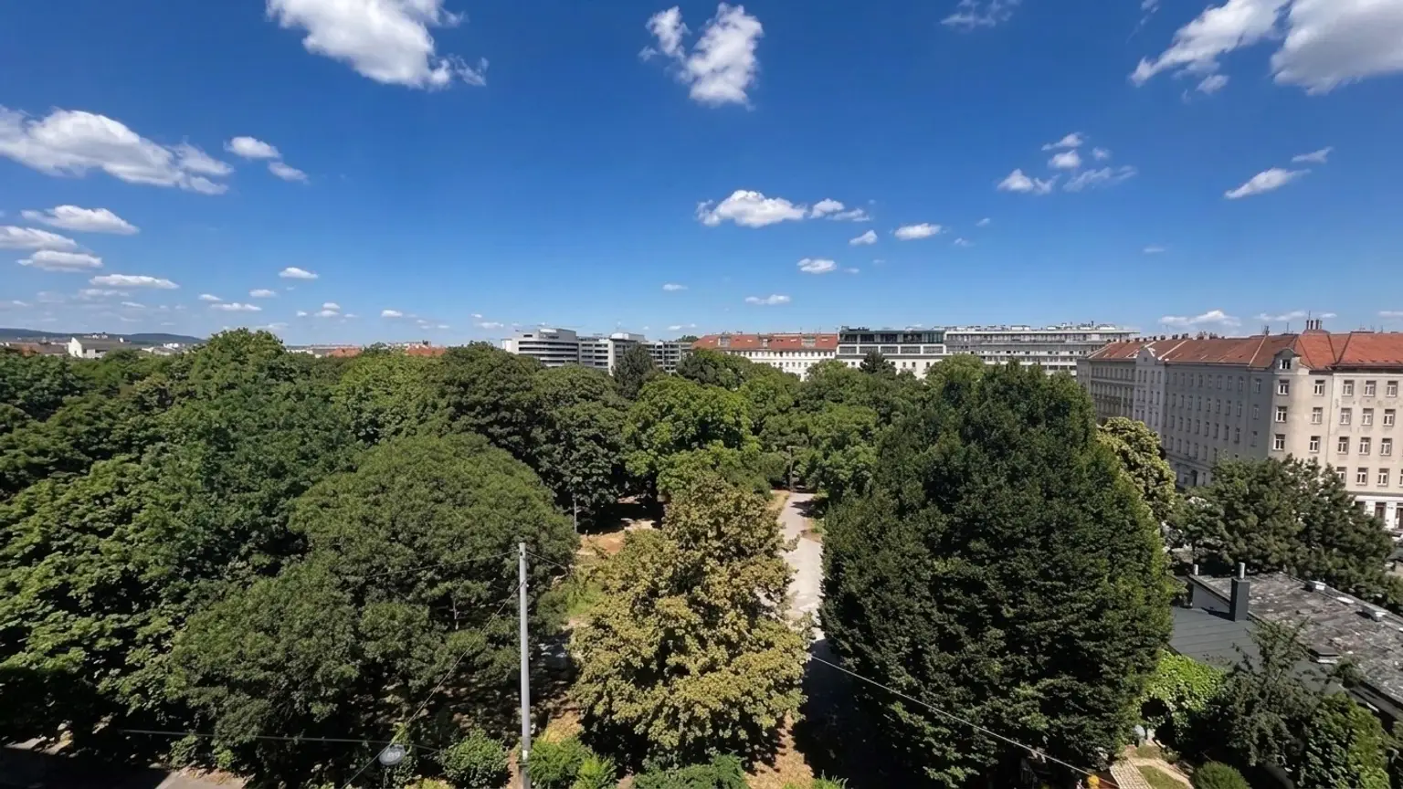 Erstbezug mit Balkon & Parkblick