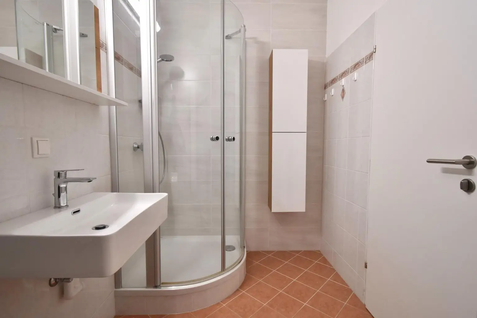 Sonnige 2-Zimmer-Wohnung mit Küche, Balkon und privater Garage in TOP LAGE!