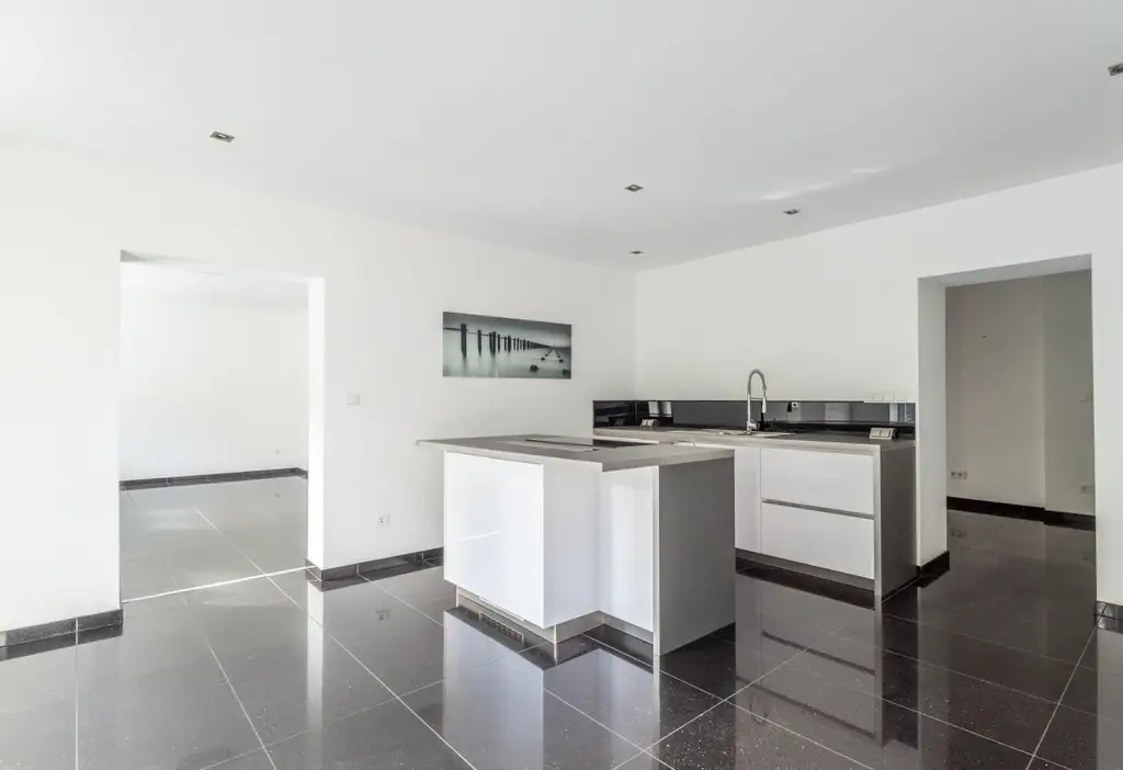 " Zinshaus mit Geschichte & Zukunft im Wienerwald "