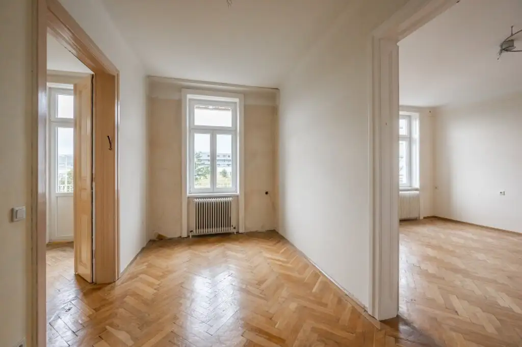 ++1140++ sanierungsbedürftige 3,5 Zimmer Wohnung in Stilvilla! idyllischer Garten!