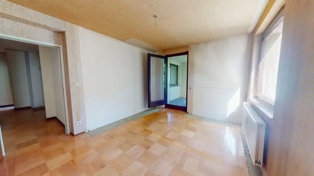 3-Zimmer-Wohnung mit Loggia & Grünblick – Sanierungsprojekt mit Potenzial